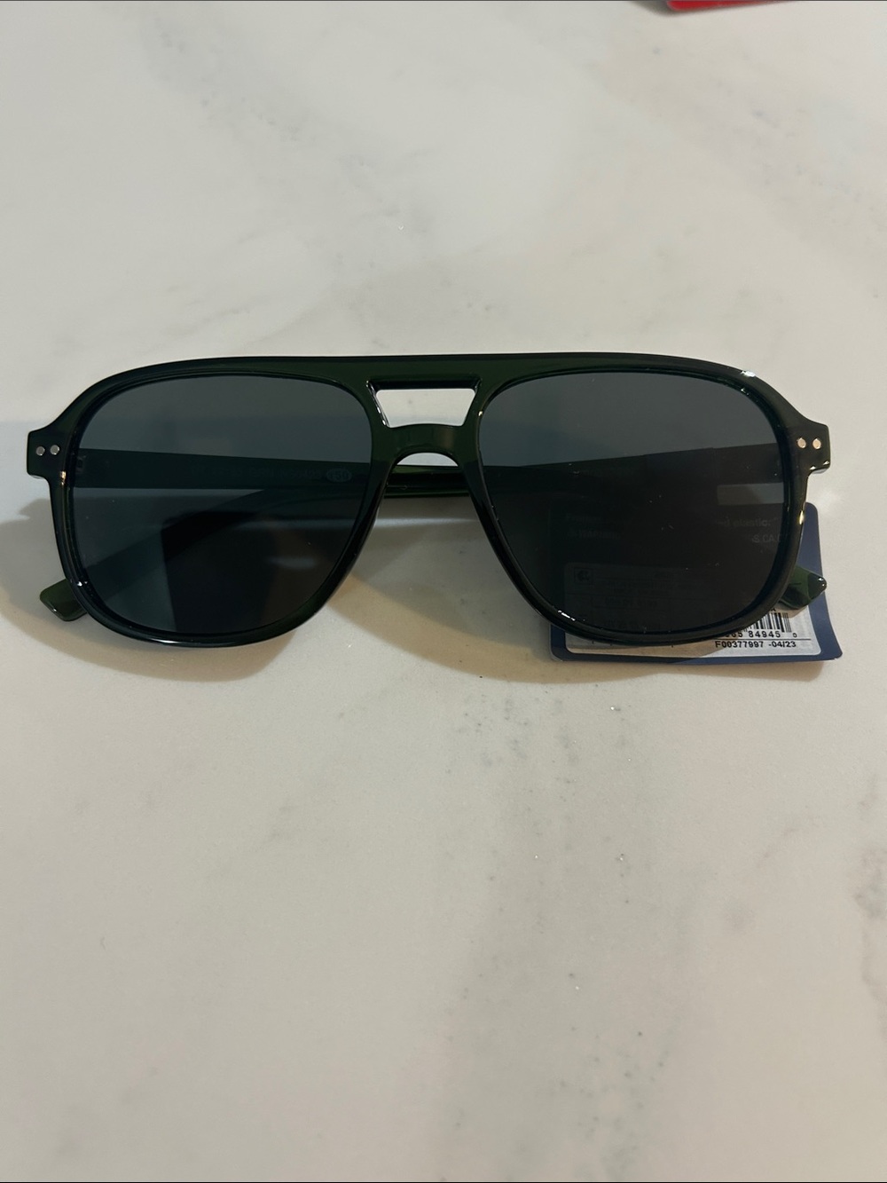 Universal Thread Dark Green Aviator Sunglasses with Dark Lenses